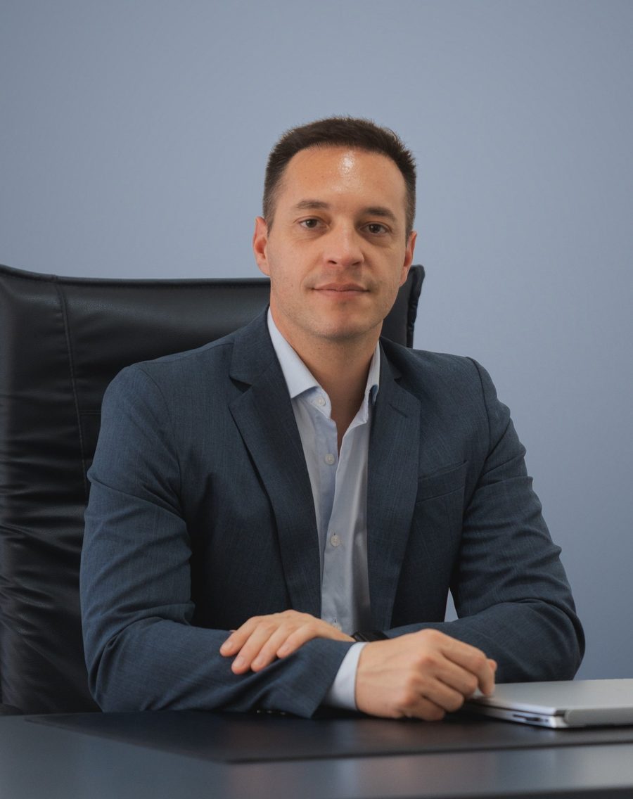 Leandro Guzzi, Martillero y Corredor P&uacute;blico